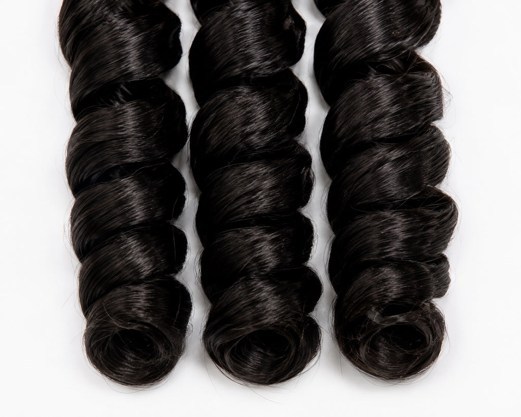 Close-up texture of Source Italy Curly 6X Crochet Braid color 2