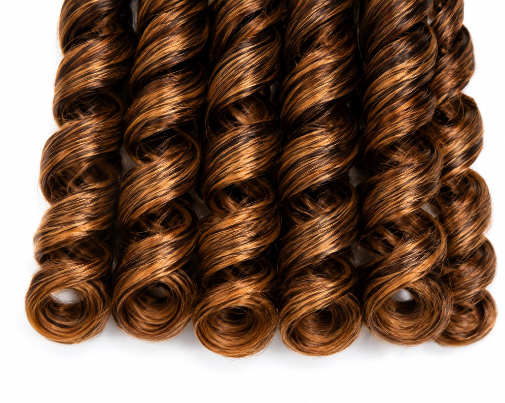 Close-up texture of Source Italy Curly T27 crochet curls