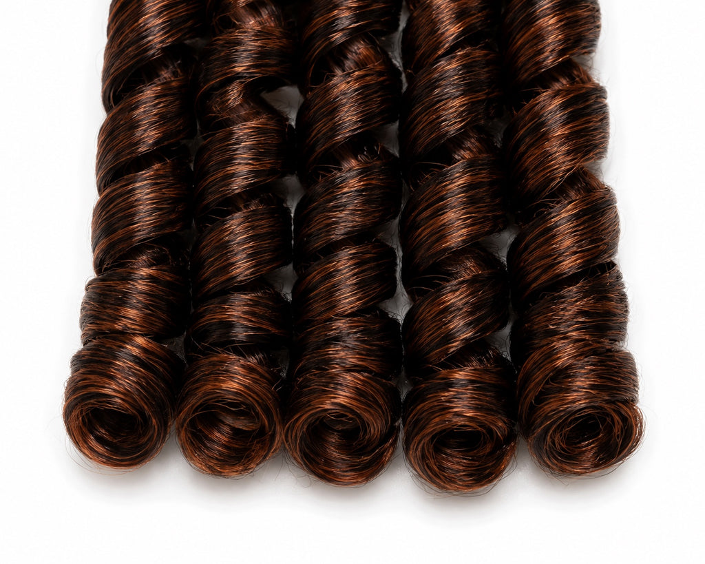 Close-up texture of Source Italy Curly crochet braid color T350
