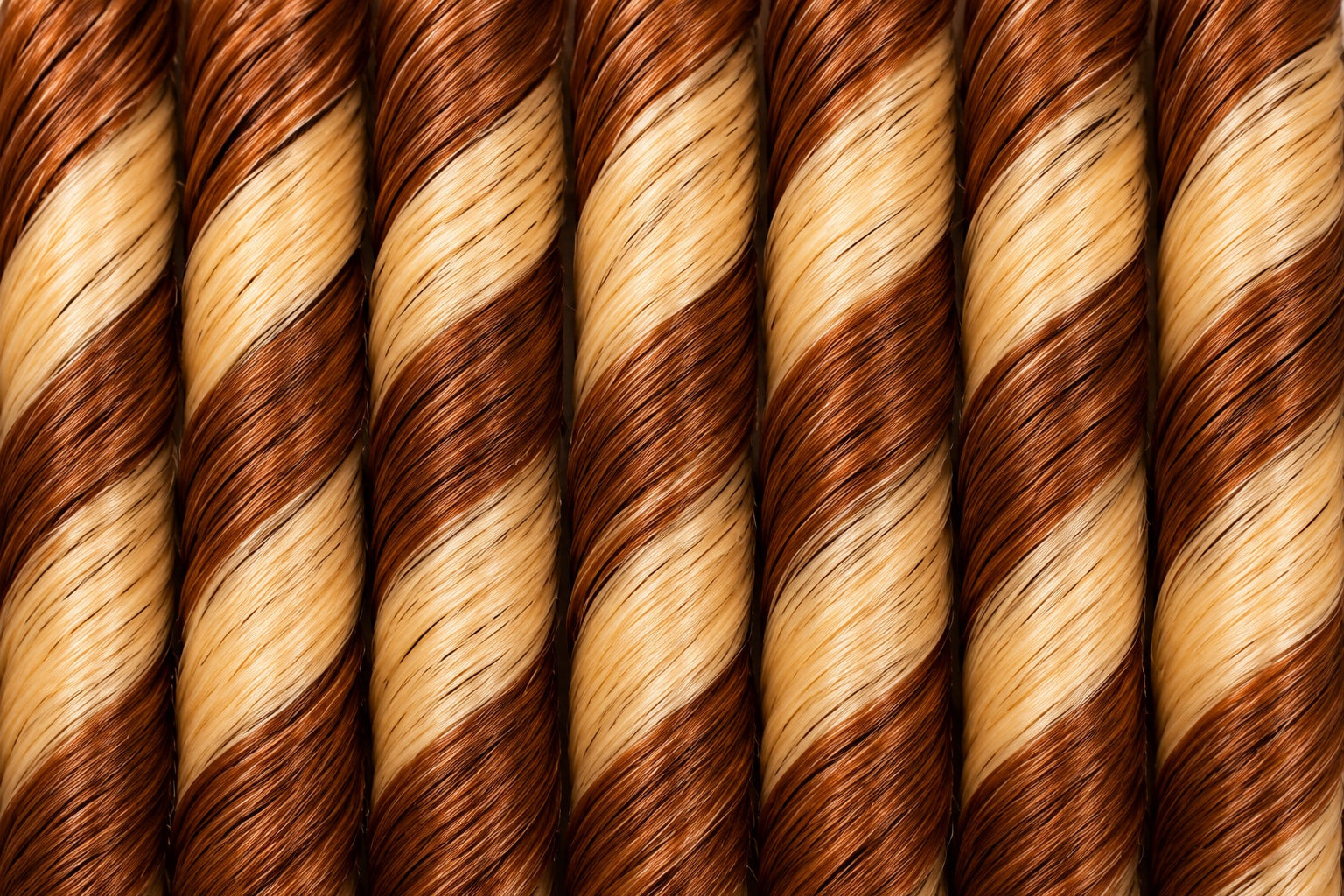 Close-up texture of Source Vivitress French Curl Braid in P30/613