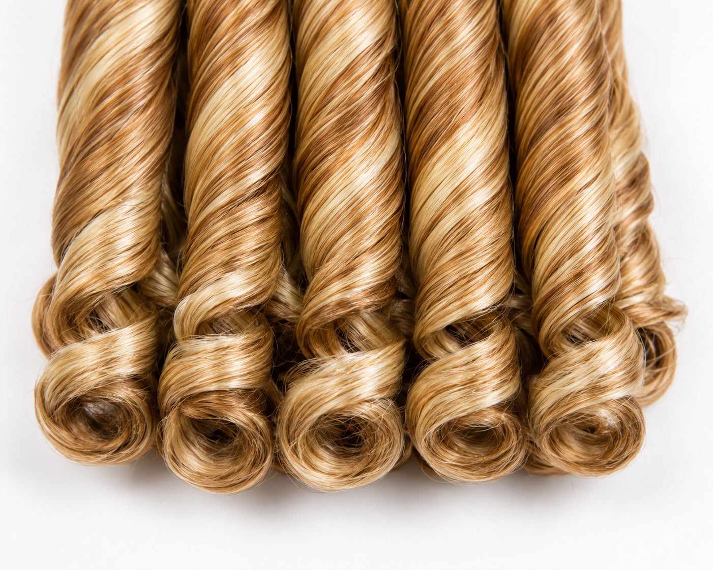 Close-up of curled ends on Source Vivitress T27/613 French curl braid hair